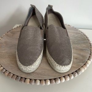 Women’s sz9 the FLEXX Chappie slip on metallic sneakers in EUC